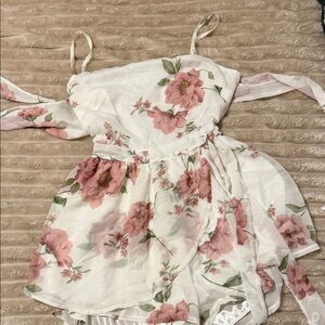 Floral Pink and White jumper fits more like a Jrs size medium